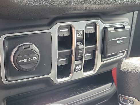 Used 2025 Jeep Wrangler Unlimited Sport AWD/4WD image 19