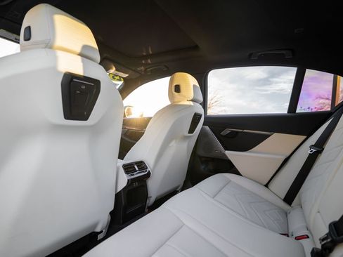 Used 2025 BMW i5 xDrive40 w/ M Sport Package image 30