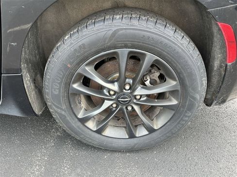 Used 2020 Chrysler Pacifica Touring-L image 33