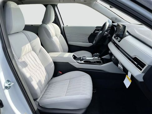 New 2026 Mitsubishi Outlander SEL image 32