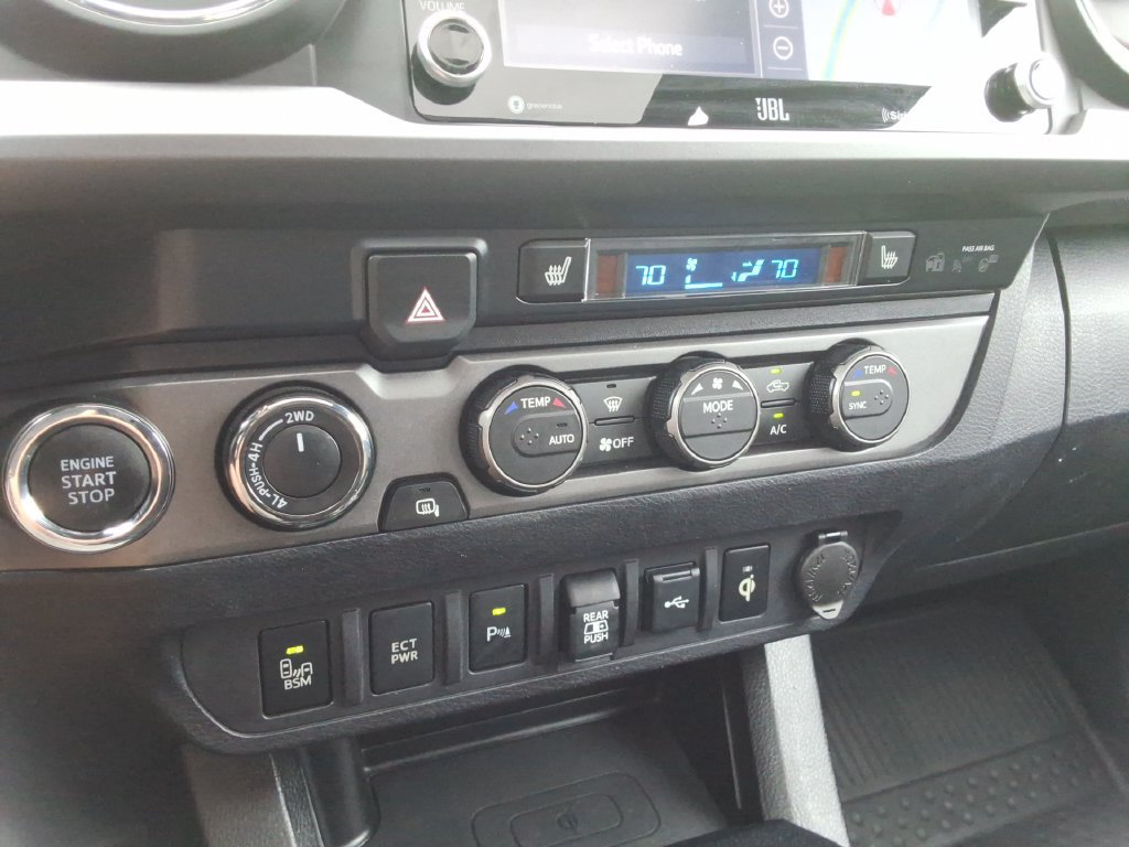 Used 2020 Toyota Tacoma TRD Off-Road w/ TRD Premium Off Road Package AWD/4WD image 31