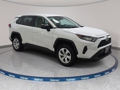 Used 2022 Toyota RAV4 LE AWD/4WD image 4