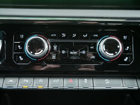 New 2026 GMC Sierra 1500 AT4 w/ Technology Package AWD/4WD image 8