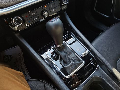 Used 2025 Jeep Compass Latitude image 22