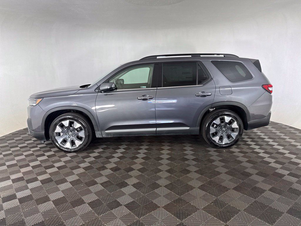 Certified 2026 Honda Pilot Touring image 9