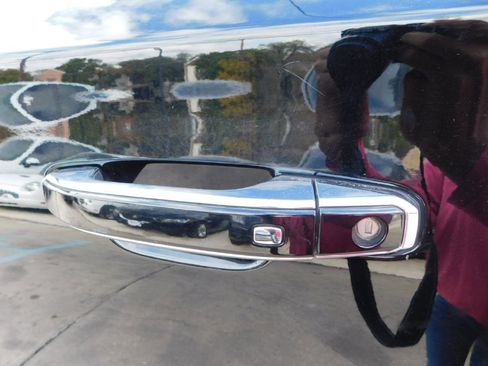 Used 2018 Chevrolet Suburban Premier image 18