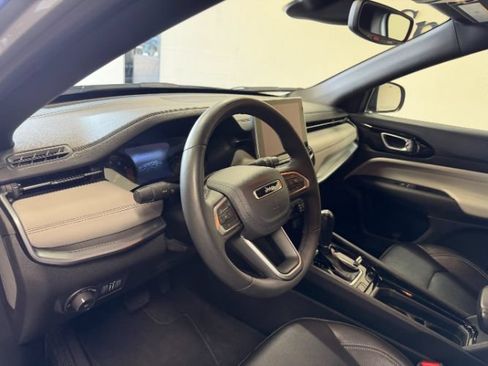 Used 2025 Jeep Compass Limited AWD/4WD image 12