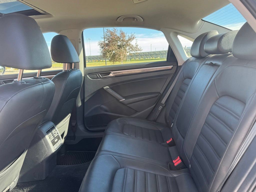 Used 2017 Volkswagen Passat 1.8T SEL Premium FWD image 32