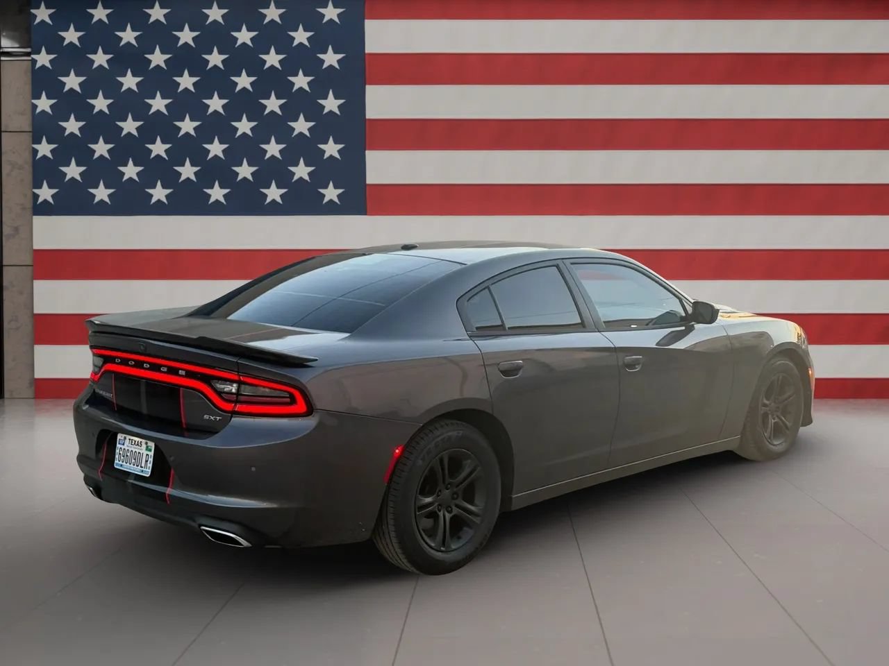Used 2018 Dodge Charger SXT RWD image 6