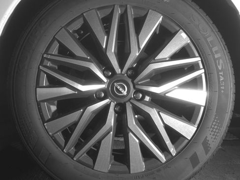 Used 2025 Nissan Altima 2.5 SV FWD image 14