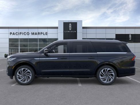 New 2026 Lincoln Navigator L Reserve AWD/4WD image 3