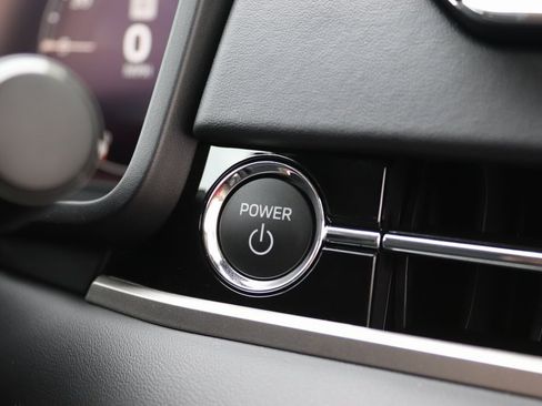 New 2025 Mitsubishi Outlander SE image 14