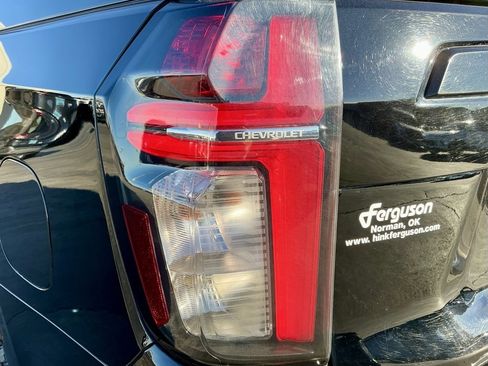 Used 2023 Chevrolet Suburban Z71 w/ Luxury Package image 14