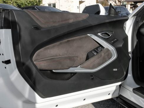 Used 2018 Chevrolet Camaro ZL1 image 41