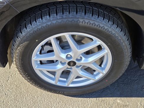 Certified 2024 Ford Edge SEL image 9