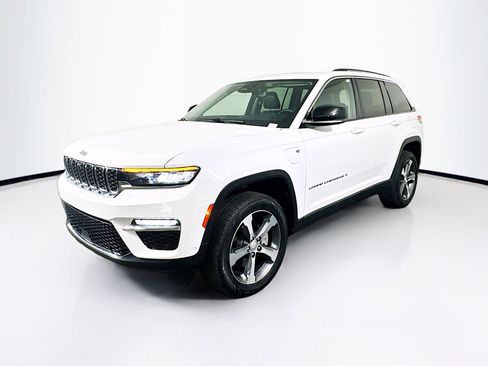 Used 2022 Jeep Grand Cherokee Limited 4xe w/ Luxury Tech Group II AWD/4WD image 3