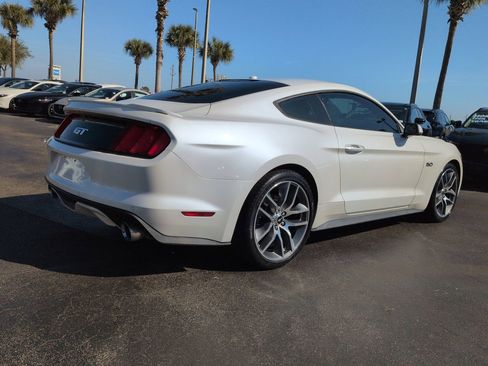Used 2017 Ford Mustang GT Premium image 4