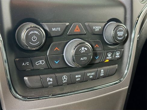 Used 2018 Jeep Grand Cherokee Limited w/ Trailer Tow Group IV image 9