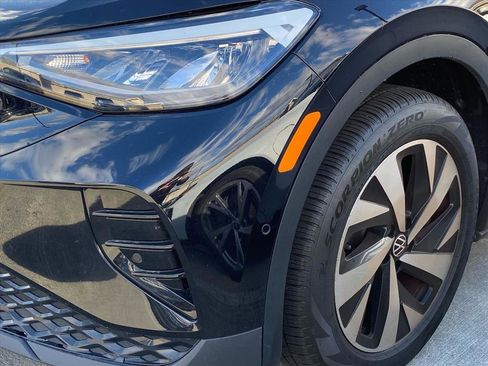 Certified 2024 Volkswagen ID.4 Standard image 3