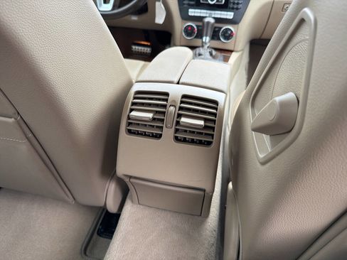 Used 2013 Mercedes-Benz C 250 Sedan image 27