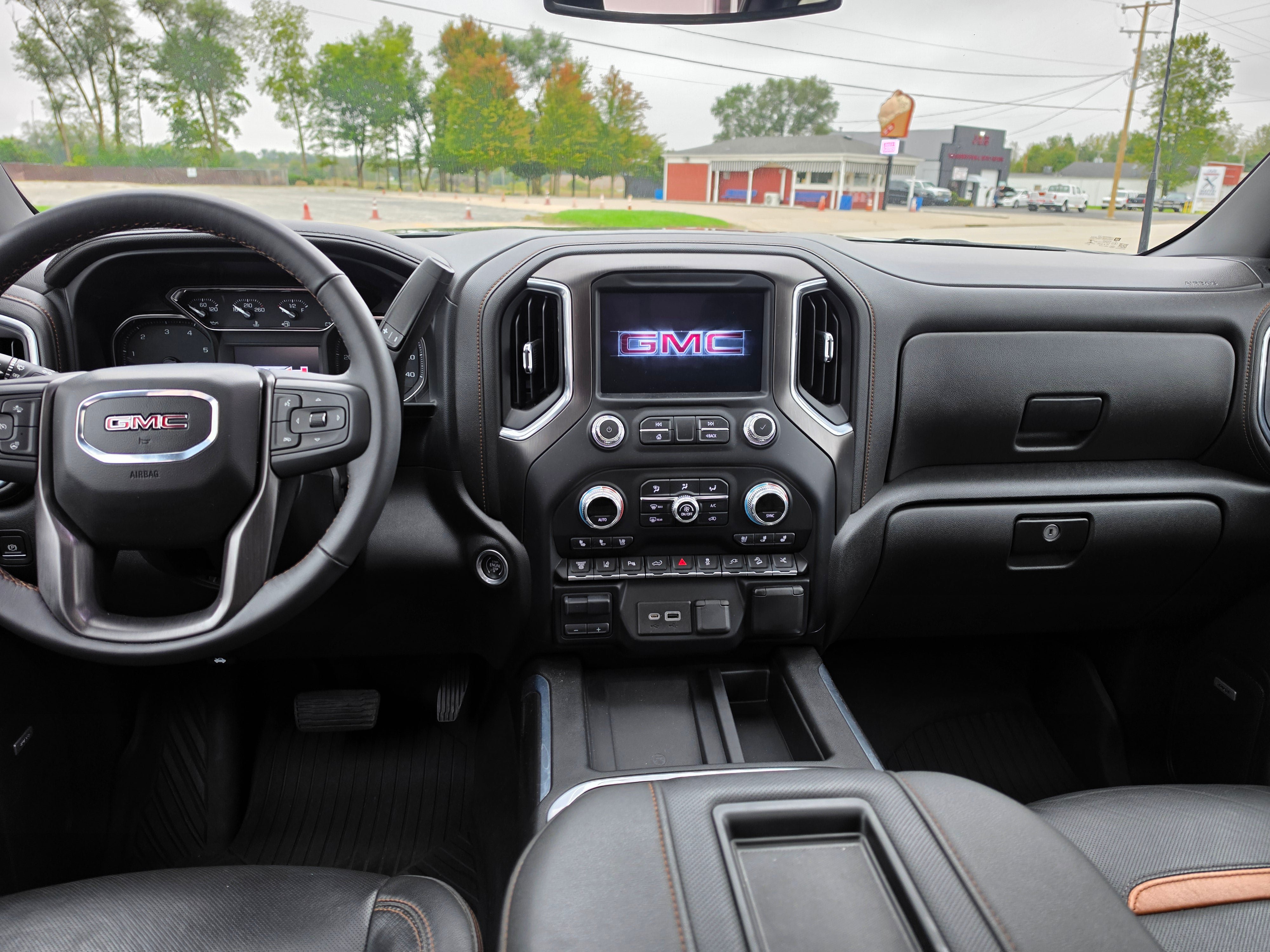 Used 2022 GMC Sierra 2500 AT4 w/ AT4 Preferred Package AWD/4WD image 10