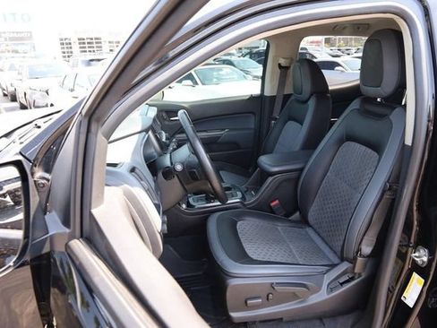Used 2019 Chevrolet Colorado Z71 w/ Z71 Midnight Edition AWD/4WD image 6