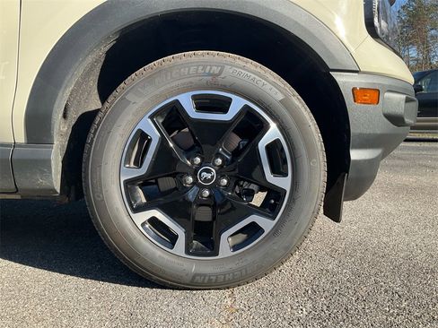 Used 2024 Ford Bronco Sport Outer Banks w/ Tech Package image 16