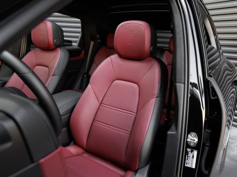 Certified 2026 Porsche Cayenne GTS AWD/4WD image 5