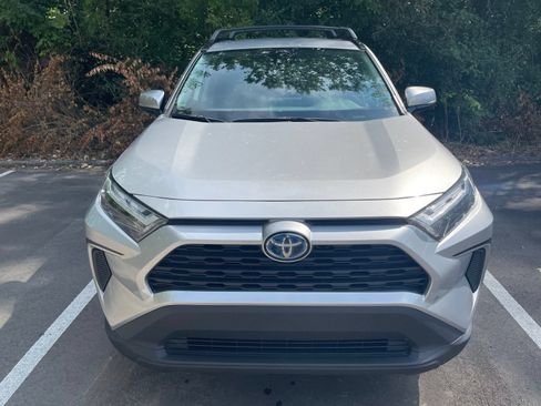 Used 2023 Toyota RAV4 LE AWD/4WD image 7