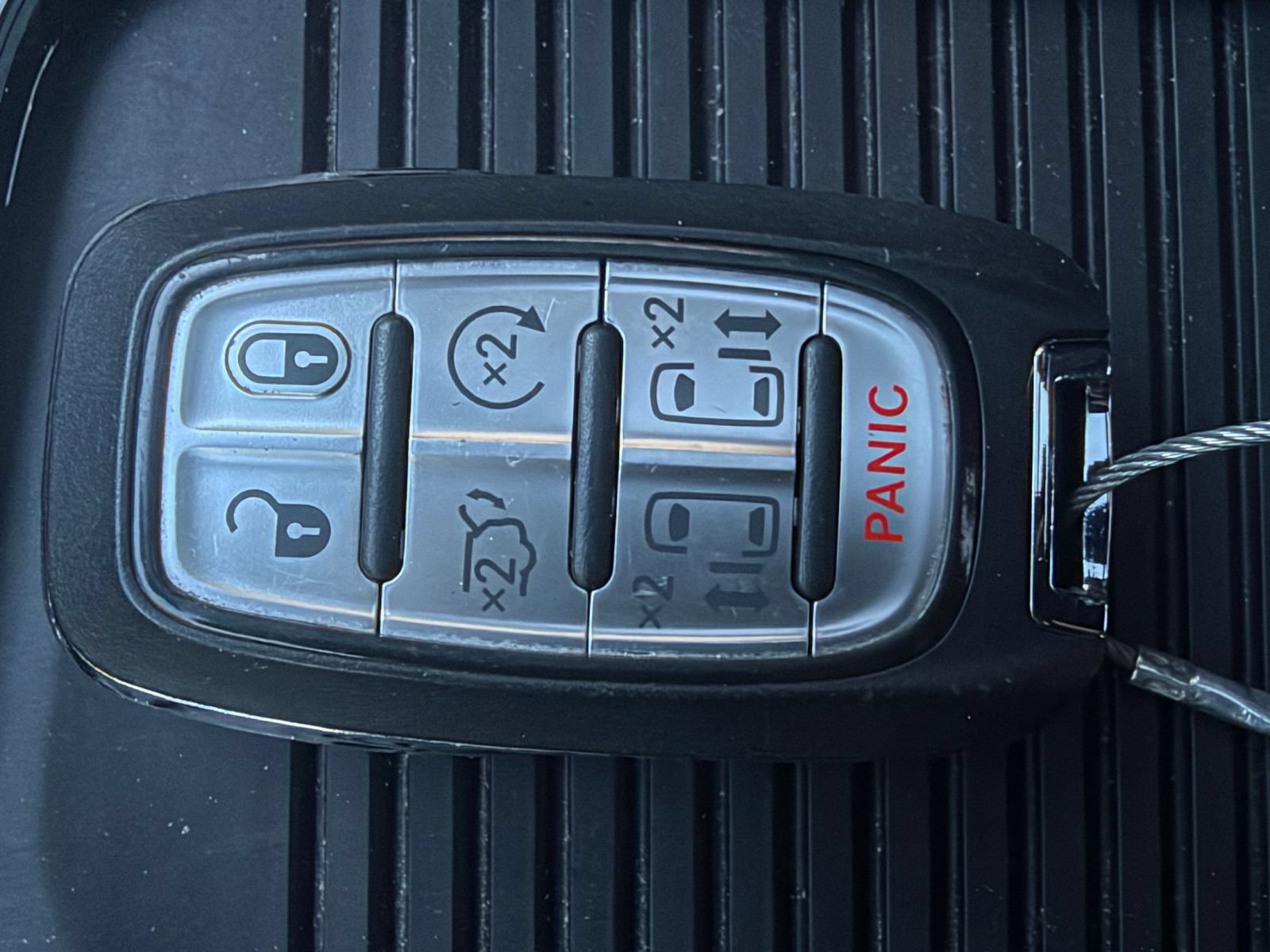 Used 2025 Chrysler Pacifica Limited FWD image 21