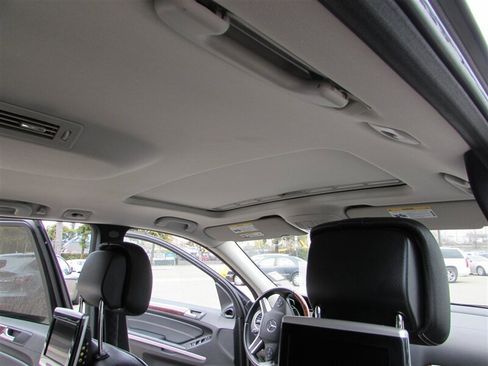 Used 2012 Mercedes-Benz GL 550 4MATIC image 45