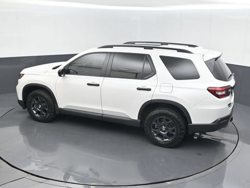 Certified 2025 Honda Pilot TrailSport image 15
