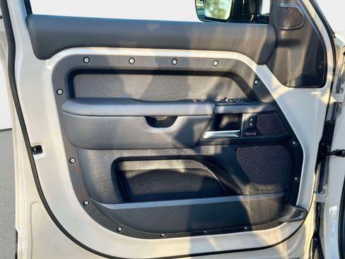 New 2026 Land Rover Defender 110 X-Dynamic SE image 12