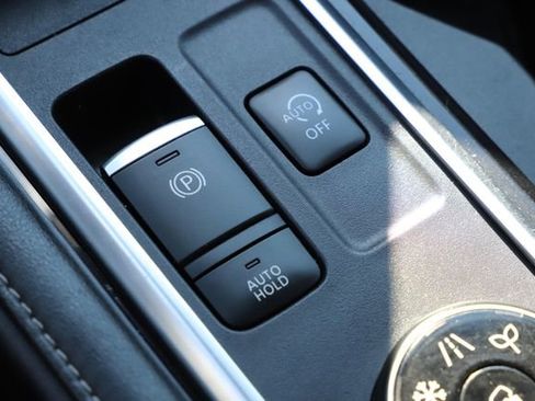 Used 2022 Nissan Pathfinder SV image 28