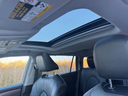 Used 2021 Toyota Highlander Limited image 28