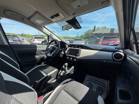 Used 2021 Nissan Versa SV FWD image 11