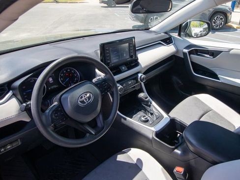 Used 2022 Toyota RAV4 XLE AWD/4WD image 18