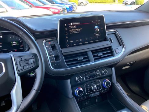 Used 2023 GMC Yukon XL SLT image 6