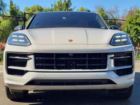 Certified 2024 Porsche Cayenne S AWD/4WD image 10