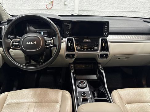 Used 2024 Kia Sorento EX AWD/4WD image 12