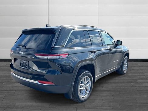 New 2025 Jeep Grand Cherokee 4WD image 3