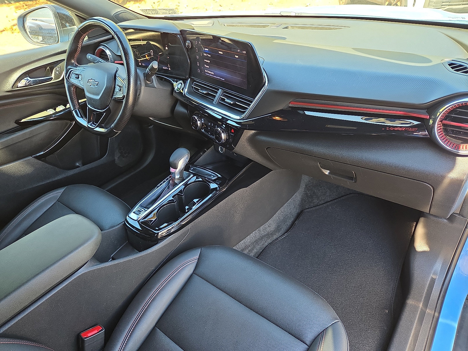 Used 2024 Chevrolet Trax RS w/ Sunroof Package FWD image 18
