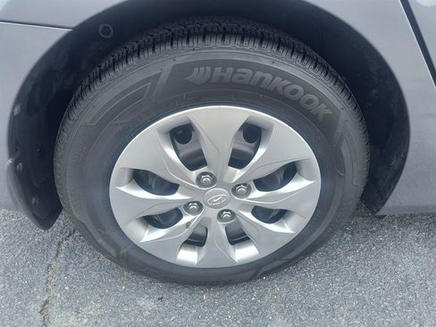 Used 2016 Hyundai Accent SE w/ Option Group 02 FWD image 11