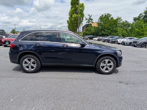 Used 2018 Mercedes-Benz GLC 300 4MATIC image 2