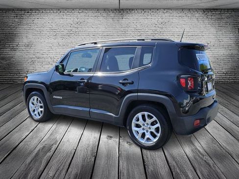 Used 2018 Jeep Renegade Latitude FWD image 3