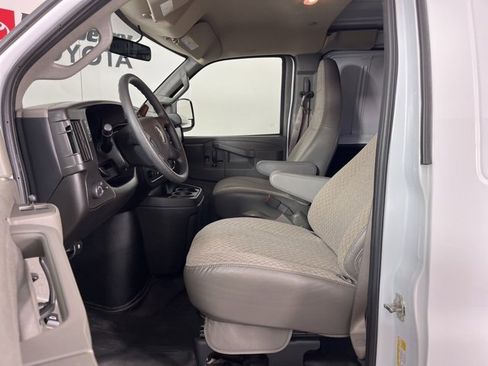 Used 2024 Chevrolet Express 2500 image 3