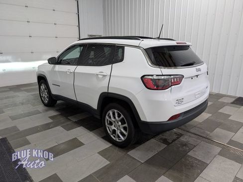 Used 2022 Jeep Compass Latitude w/ Sun and Sound Group AWD/4WD image 2