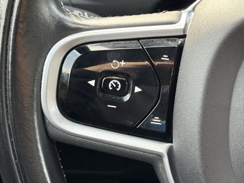 Used 2021 Volvo XC90 T6 Momentum w/ Advanced Package image 19