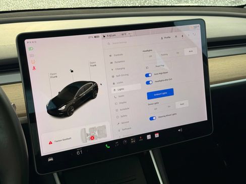 Used 2018 Tesla Model 3 Mid Range RWD image 38