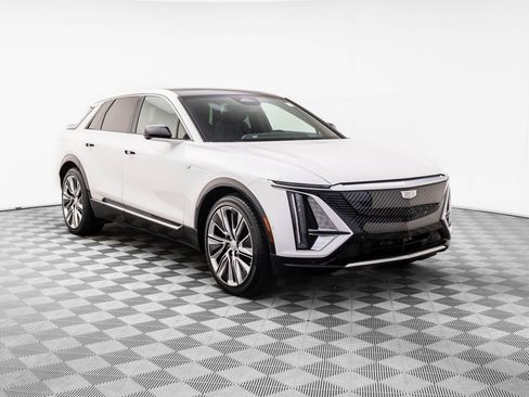 Certified 2025 Cadillac Lyriq Luxury w/ LPO, Floor Liner Package image 8